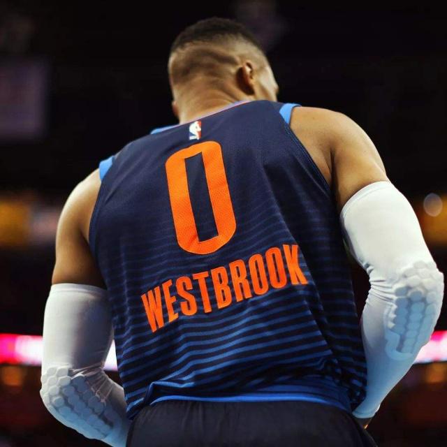 今晚意大利杯焦点战-关于NBA总决赛倒计时，俄克拉荷马雷霆清晨调整名单，细节引发关注，赛场秩序良好，临场指挥获称赞的信息